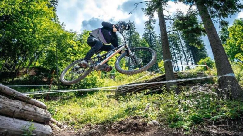 Distracție pe două roți: Telegondola Postăvarul se deschide pentru bicicliști în acest weekend