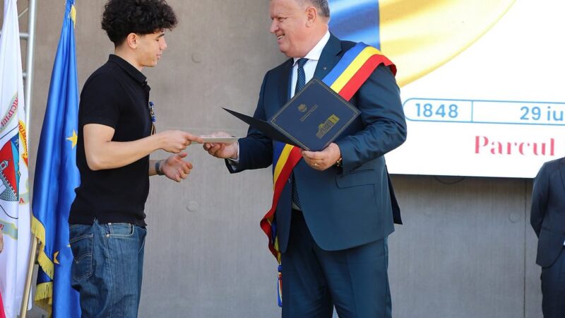 Elev vâlcean premiat de primar