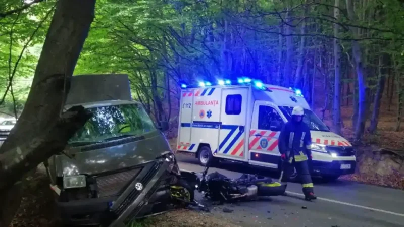 Foto | Coliziune gravă în Cluj: Motociclist de 27 de ani, accidentat după impactul cu un autoturism condus de un tânăr din Alba