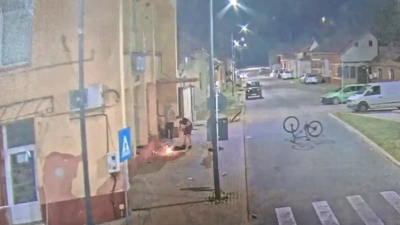 FOTO | Trei tineri amendați cu 2.700 de lei de Poliția Locală Cugir pentru comportament inadecvat pe domeniul public