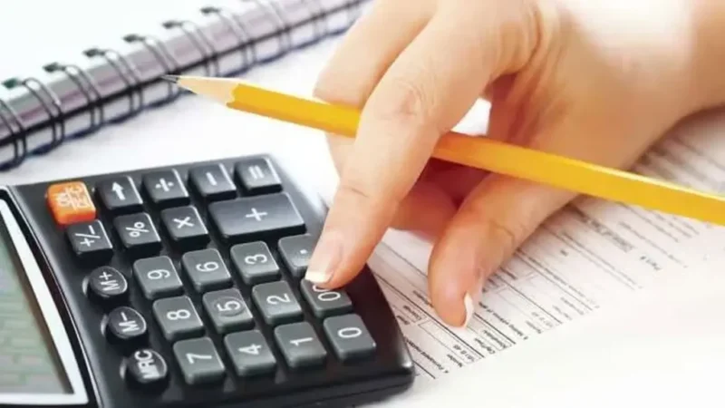 Fraudă financiară de peste 725.000 de lei dezvăluită în Alba după opt ani: Metodele de golire a casieriei unei firme prin manipularea documentelor contabile