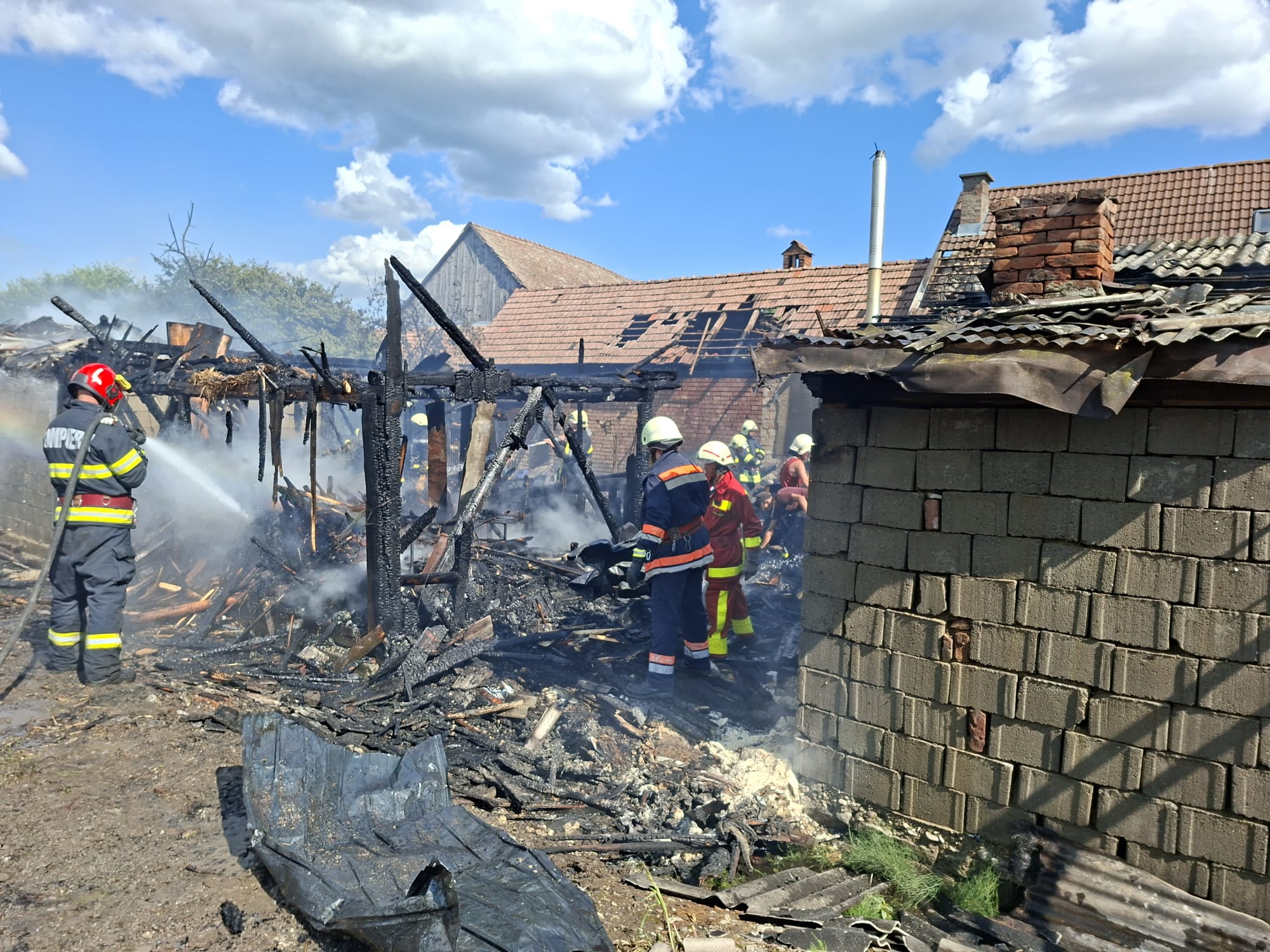Incendiu devastator în Sânsimion
