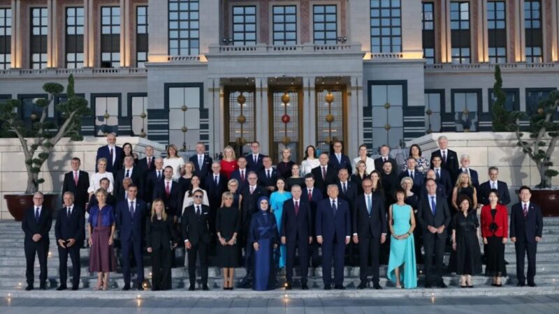 Nicușor Dan și Mirabela Grădinaru, în al doilea rând la fotografia oficială a summitului NATO. Trump și Erdogan, poziționați înaintea președintelui României