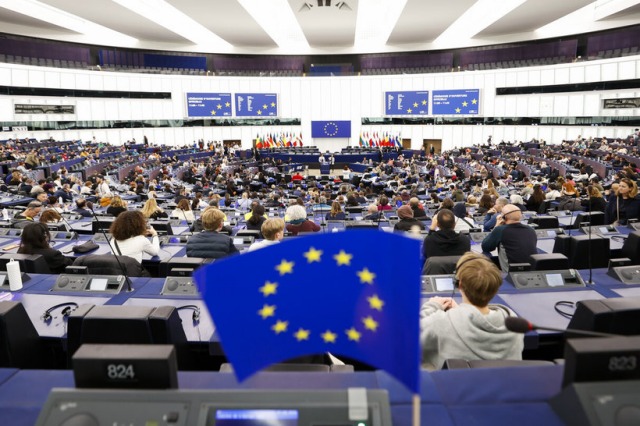 Parlamentul European solicită măsuri stricte pentru siguranța online a copiilor și tinerilor