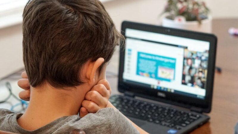 Pericolele mediului online pentru copii