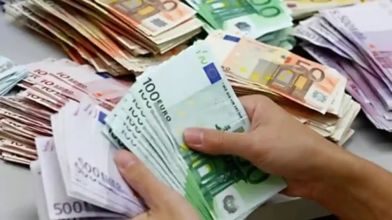 Plățile în numerar de peste 10.000 de euro, interzise în UE: Efectele asupra României și calendarul noilor reglementări