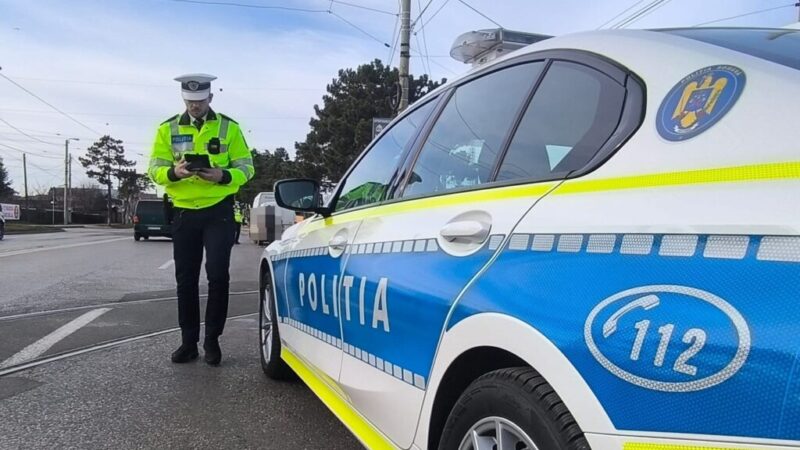 Polițiștii din Brașov efectuează controale în cartierul Noua pentru a depista șoferii sub influența alcoolului. Patru permise suspendate, două mașini imobilizate