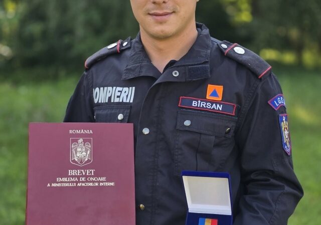 Pompierul din Făgăraș, onorat de MAI pentru salvarea unui bărbat de la înec (FOTO)