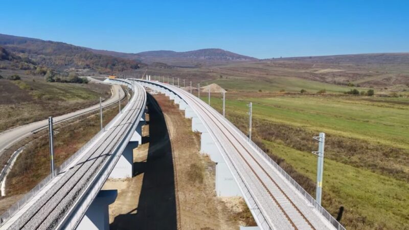 Rezerva pentru modernizarea căii ferate Brașov-Sighișoara crește la 588 de milioane de lei, cu termen de finalizare în februarie 2028