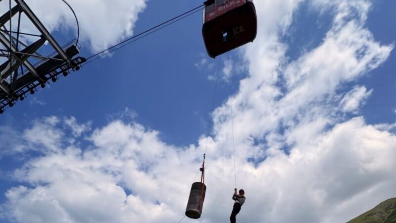 Tensiune la Bâlea: Turiști blocați în munți din cauza unei defecțiuni la telecabină, în timp ce Salvamont acționa și pe Negoiu