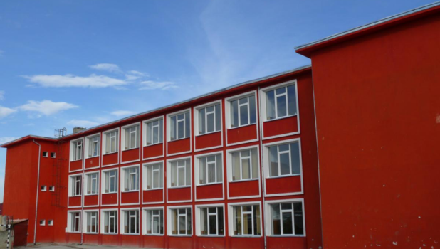 Transformarea unei școli din Brașov cu 750.000 de lei: mese calde, ateliere și suport pentru elevii vulnerabili