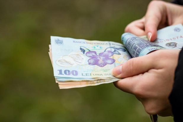 Vești îmbucurătoare pentru locuitorii din Brașov: Luni se vor efectua plățile în conturi. Detalii despre beneficiari