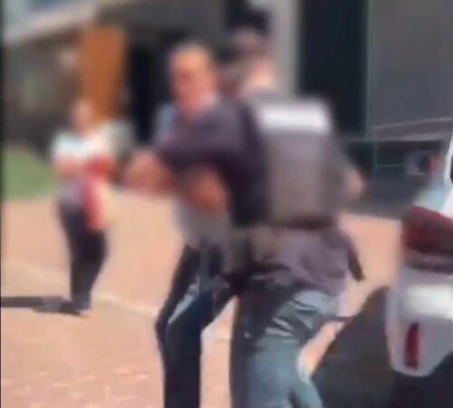VIDEO Bărbat urmărit internațional pentru agresiune sexuală în Italia, capturat de poliția din Brașov