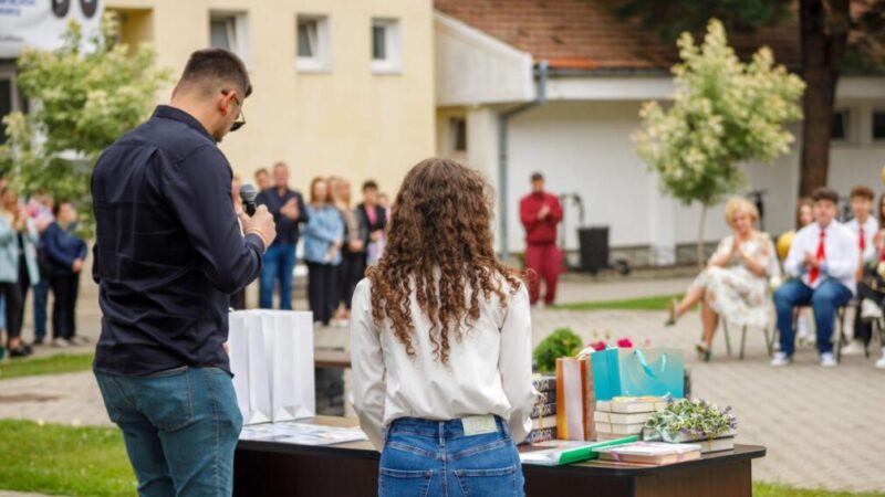 Cum a crescut inițiativa prin care Kronospan România sprijină elevii și școlile din comunitatea din Sebeș