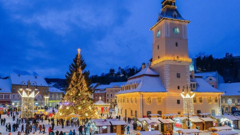 Brașovul domină preferințele pentru vacanțele de iarnă: reduceri de până la 28% la „Înscrieri Timpurii” pentru Crăciun și Revelion 2026–2027/ Care sunt prețurile pentru sejururi