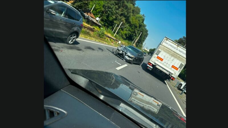 Coliziune pe DN 1 la Timișul de Jos: Trei persoane au suferit răni în urma unui accident între două vehicule