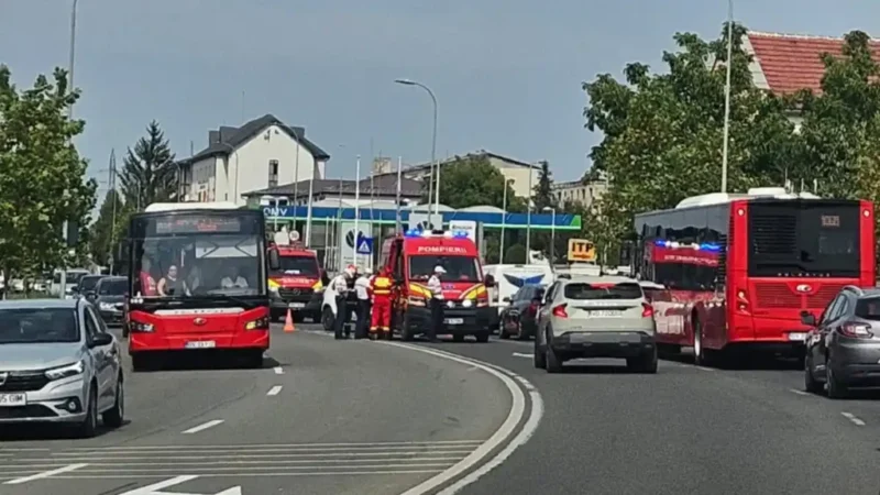 Coliziune rutieră la Alba Iulia: Două autoturisme implicate în apropierea Carolina Mall