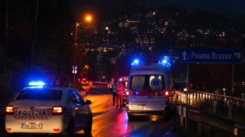 Coliziune severă pe drumul către Poiana Brașov! Două persoane în stare de inconștiență în urma unui accident între o motocicletă și un autoturism