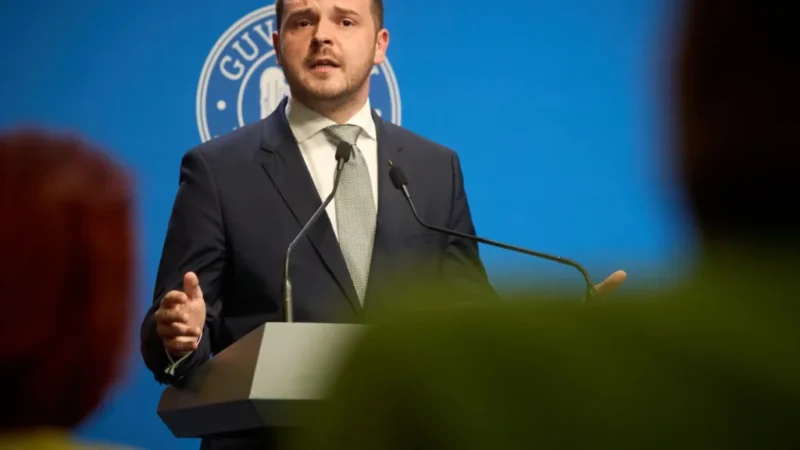 Critici aspre la adresa lui Bolojan după inaugurarea spitalului din Cluj: ‘A preluat meritele pentru un spital construit de alții’