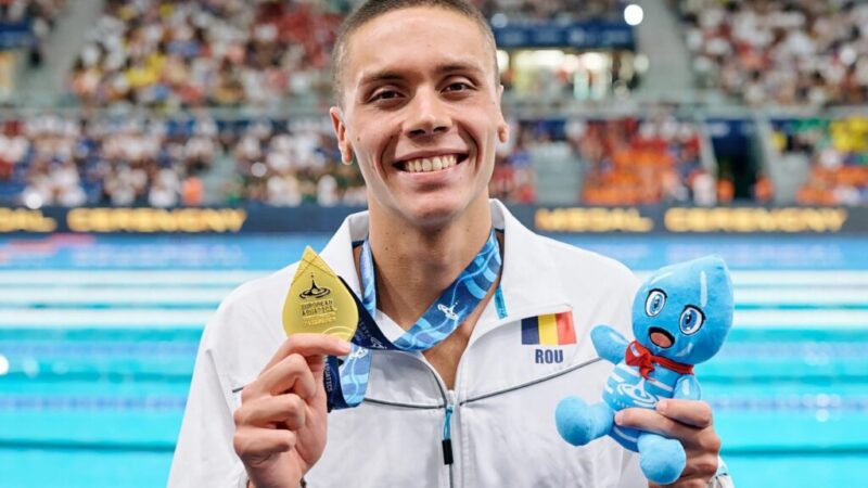 David Popovici stabilește noi standarde în înotul mondial cu aurul european la Paris