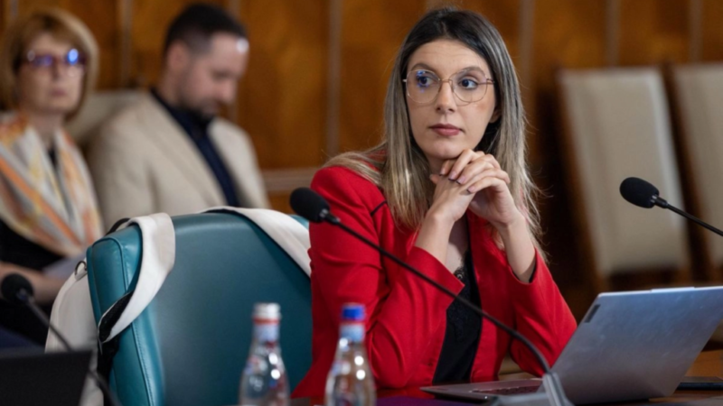 Diana Buzoianu: ‘Părinții și Dumnezeu nu m-au făcut ministră’