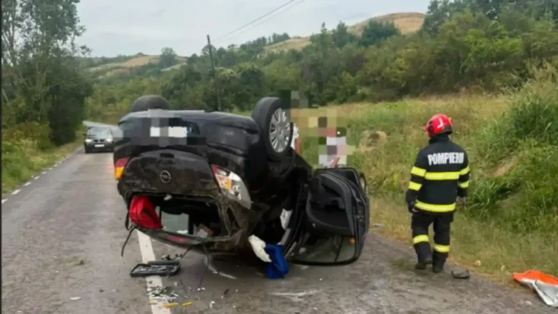 FOTO | Mașină răsturnată pe DJ 107M: Incident la ieșirea din Feleud către Măgina
