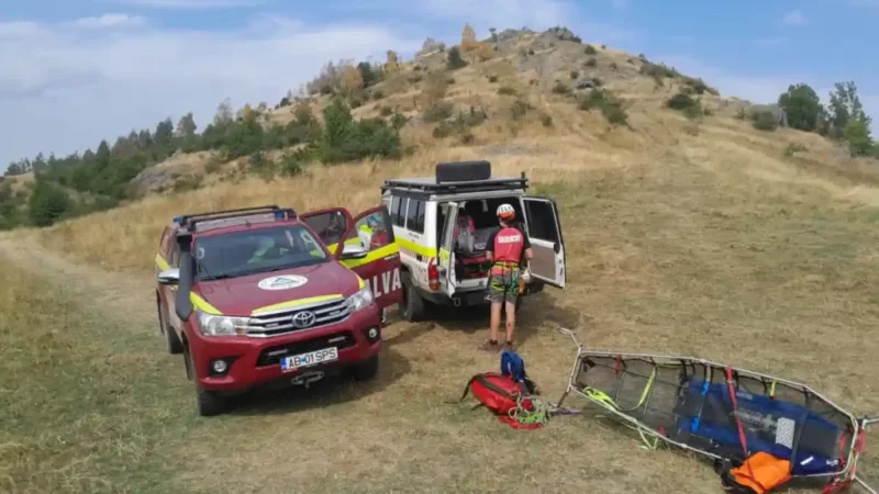 FOTO | Salvamont Alba intervine la Colții Trascăului: Turistă din Ungaria, cu piciorul fracturat, salvată cu succes