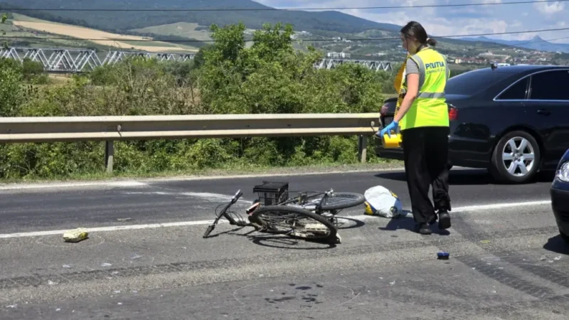 Incident rutier în Sebeș: Un biciclist septuagenar a suferit răni după ce a fost lovit de un vehicul și proiectat în două mașini parcate