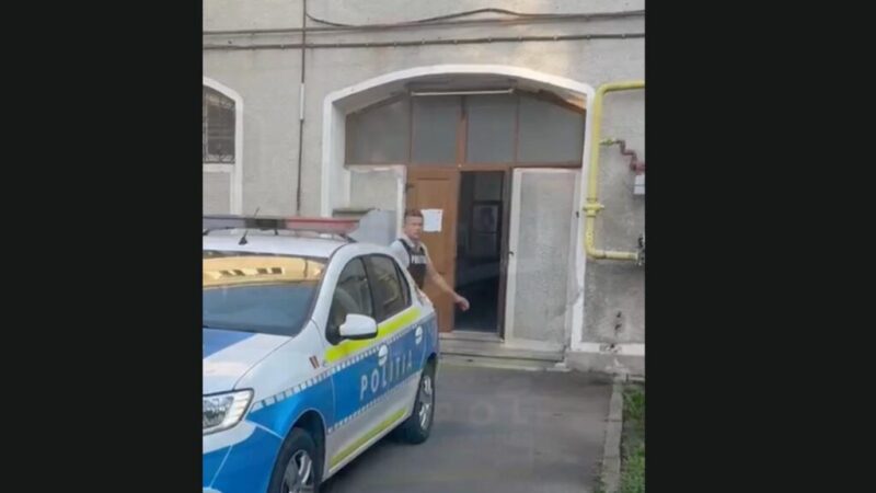 Înșelătorie cu floare: Un bărbat din Făgăraș a fost arestat după ce a jefuit o femeie în vârstă