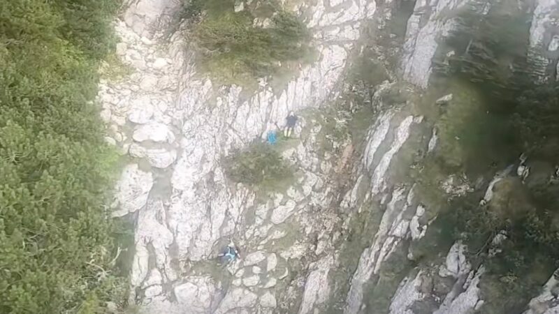 Intervenție aeriană de salvare în Piatra Craiului: Doi turiști blocați pe un traseu periculos