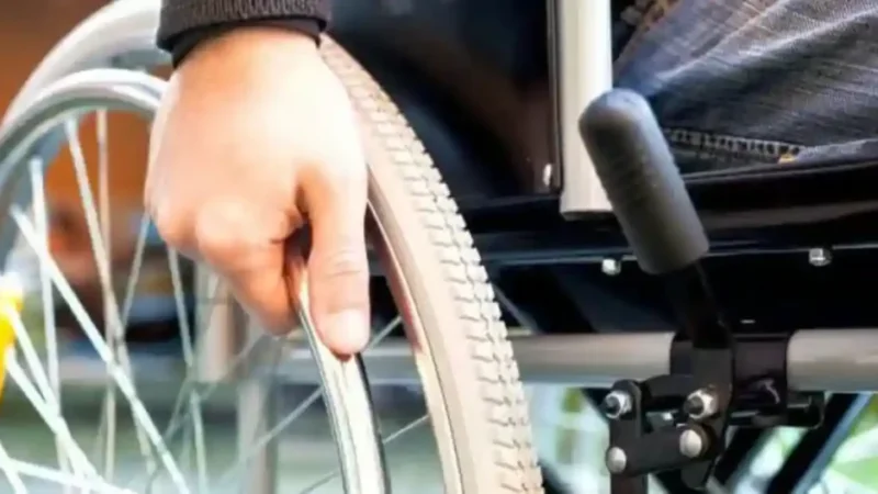Noua modalitate de sprijin pentru persoanele cu handicap: Cardul de carburant 2026