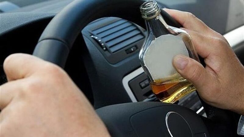 O femeie de 34 de ani și un bărbat de 27 de ani din Alba, depistați sub influența alcoolului pe drumurile din Hunedoara