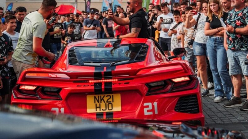 Parada de mașini impresionante sosește la Brașov. GOAT Rally își prezintă „bijuteriile” în Piața Sfatului