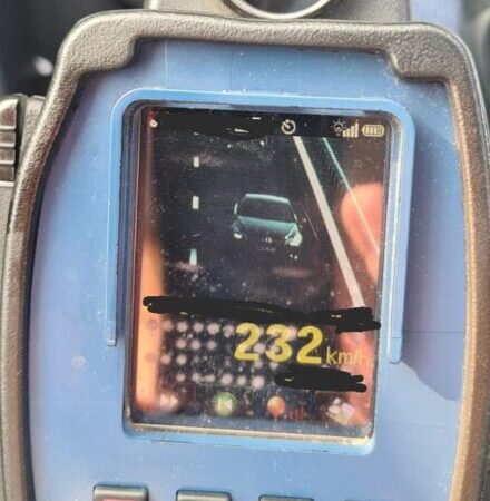 Șofer de 27 de ani prins cu 128 km/h într-o zonă de 70 km/h la Brașov, testat pozitiv pentru substanțe interzise