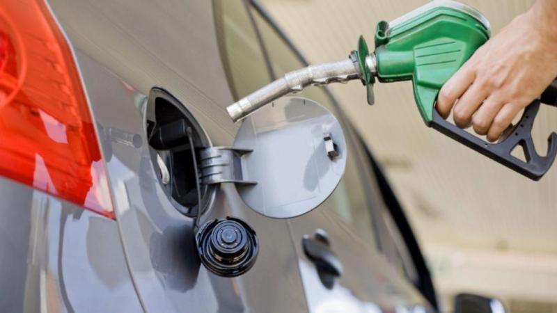 Soluția propusă de Victor Ponta pentru criza prețurilor la carburanți: Un simplu apel telefonic