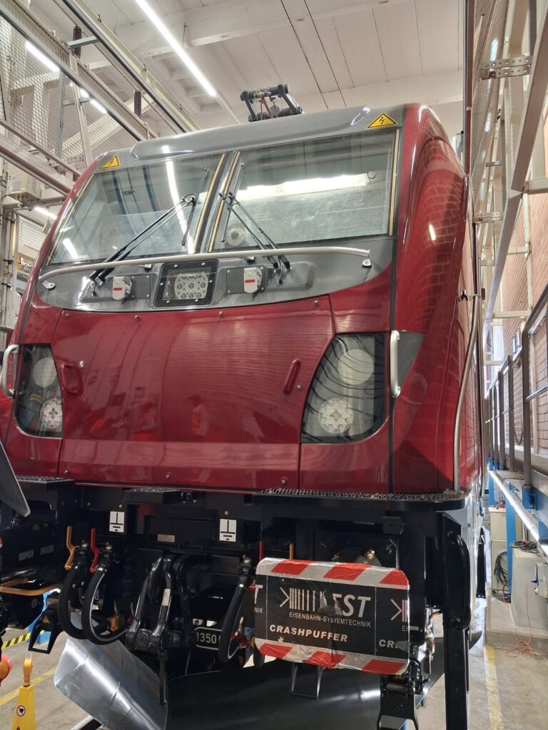 Ultimele cinci locomotive Alstom sosesc în România în septembrie și vor opera pe diverse rute, inclusiv Brașov