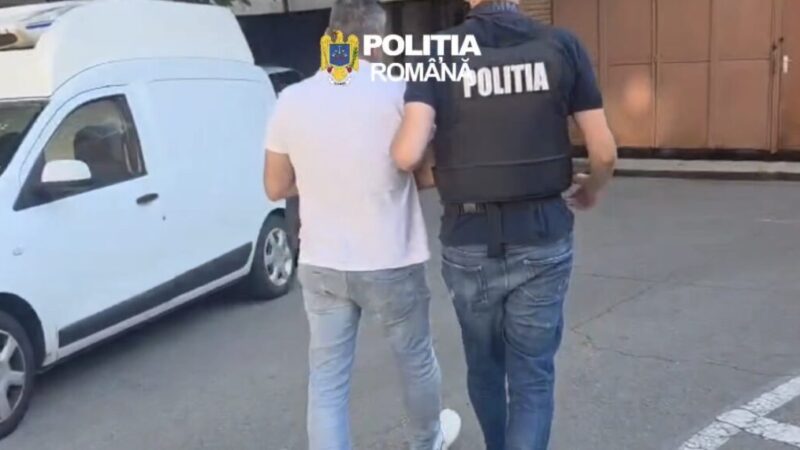 VIDEO. Captură internațională la Predeal: Un egiptean urmărit de autoritățile italiene pentru lipsire de libertate și șantaj, reținut de polițiști
