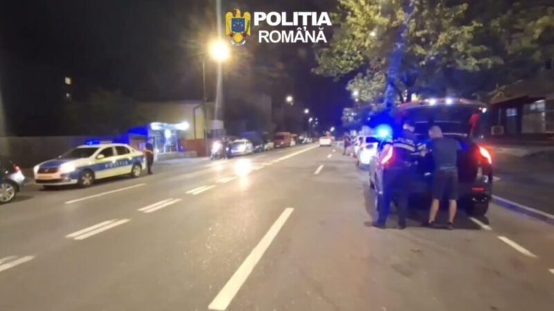 VIDEO. Control nocturn în Brașov: Verificări ample asupra a peste 200 de persoane și vehicule, permise și certificate reținute