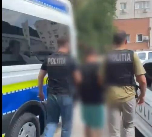 VIDEO: Hoț surprins în timp ce sustrăgea 40 de kilograme de cupru dintr-o clădire din Ghimbav