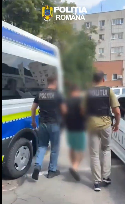 VIDEO: Hoț surprins în timp ce sustrăgea 40 de kilograme de cupru dintr-o clădire din Ghimbav