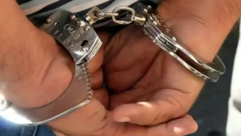 VIDEO | O femeie de 84 de ani din Bucium, păcălită să renunțe la aproape 23.000 lei și 800 de euro. Suspectul, arestat de poliția din Abrud