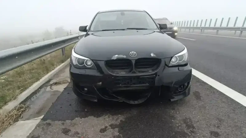 Accident pe A10 din cauza ceții: BMW avariat