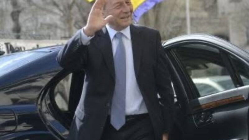 Băsescu avertizează: Guvern AUR ar duce la faliment