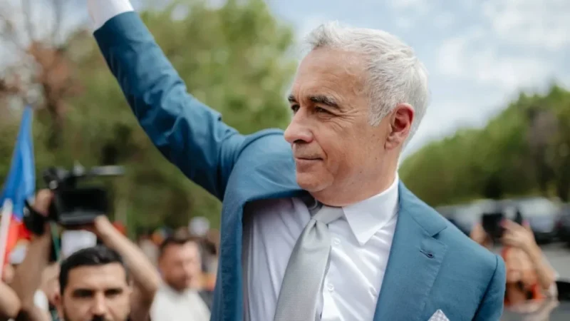 Călin Georgescu, întâmpinat cu entuziasm la Vaslui, dar respins de o fabrică și Episcopie