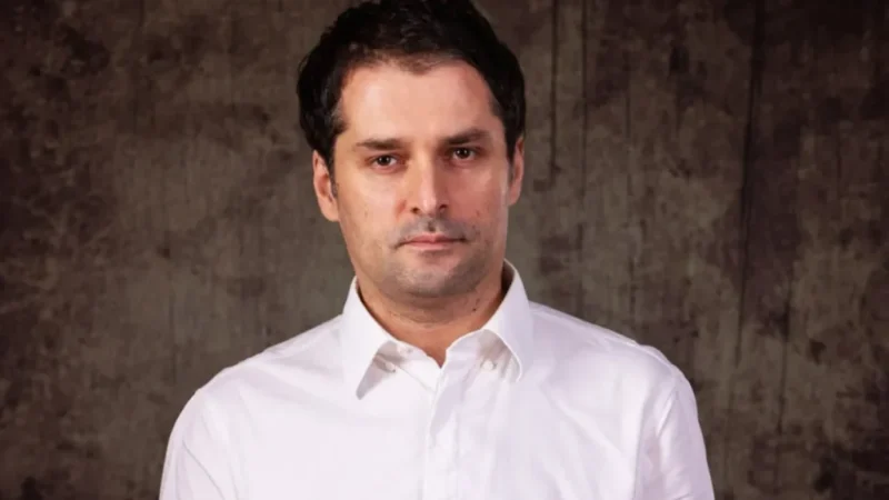 Cauzele neașteptate ale scumpirii carburanților: Triburile din Sudan, urșii și Insula Iubirii. Radu Georgescu critică dur Guvernul Bolojan, făcând o comparație cu Japonia și SUA