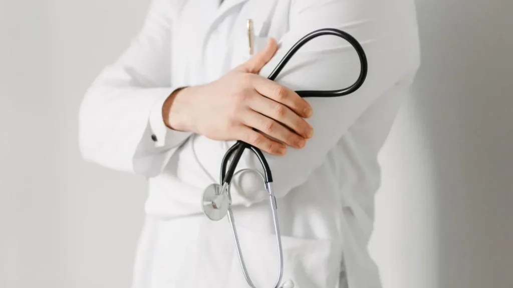 Chirurgia ortopedică se îndreaptă spre proceduri minim invazive. Dr. Gabriel Ștefănescu detaliază progresele în domeniu