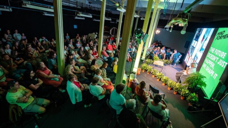 Festivalul interdisciplinar MindFormers debutează la Sfântu Gheorghe: Patru zile dedicate științei, tehnologiei și culturii la fosta Fabrică de Țigarete