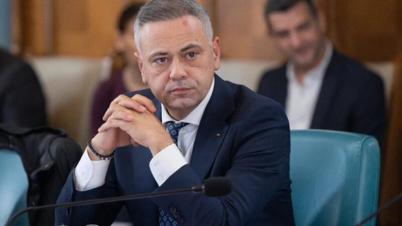 Florin Barbu solicită demisia lui Bolojan: avertismentul adresat direct românilor care fac cumpărături