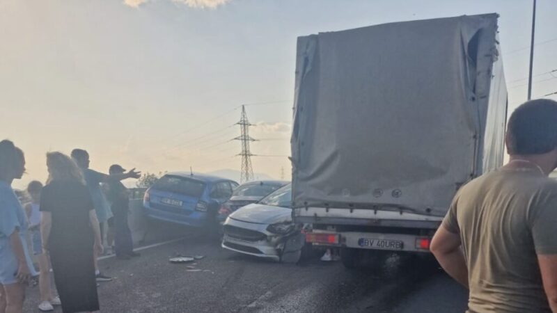 FOTO. Coliziune pe Varianta Ocolitoare Brașov: Patru vehicule implicate, o persoană rănită, trafic blocat spre Sibiu