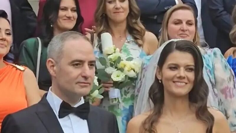 Nicușor Dan participă la nunta lui Alexandru Nazare în contextul unei crize politice. Invitați și absenți notabili
